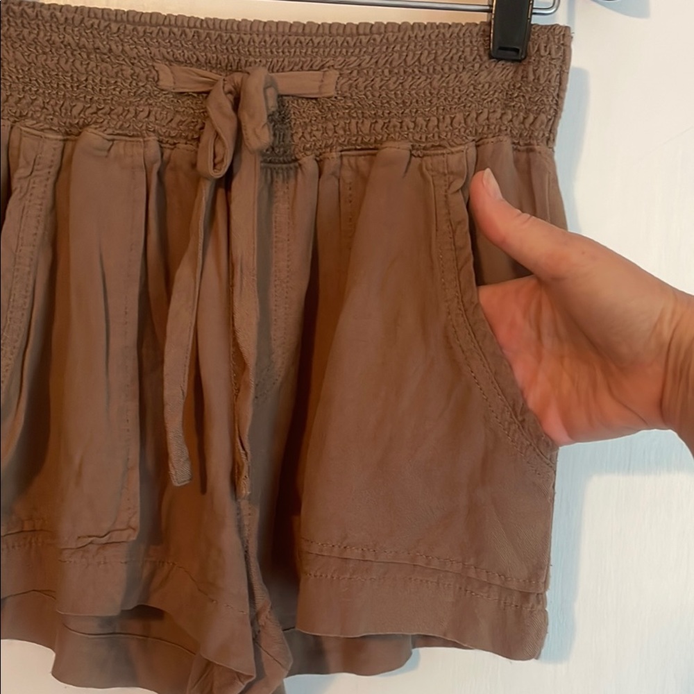 CiSono Taupe High Waist Elastic Waist Shorts, Small - Picture 2 of 5